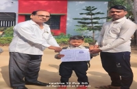 वितरित किए गए अंक पत्र, बच्चों के चेहरे खिले 